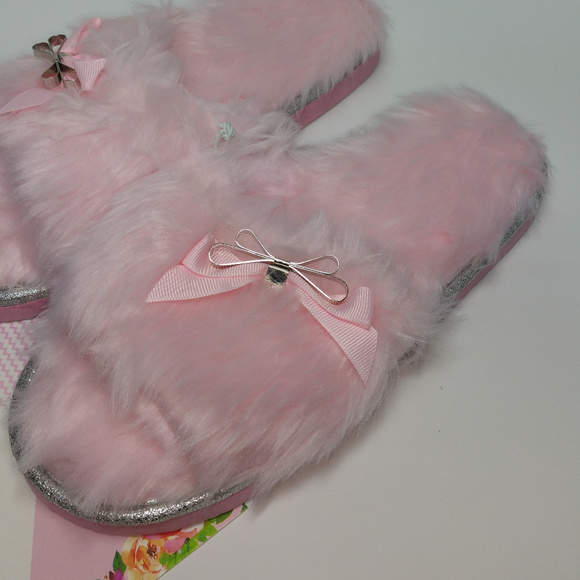 Shoes - "Free" PROMO  slipper